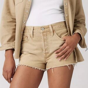 NEW WITH TAGS Levi's Tan Jean Shorts Casual Summer Style